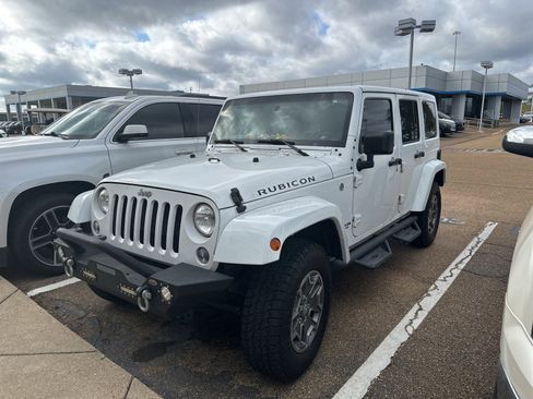 Used 2016 Jeep Wrangler Unlimited Rubicon w/ Connectivity Group image 3