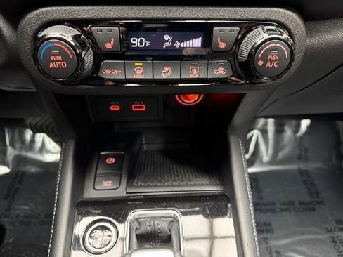 Used 2023 Nissan Kicks SR w/ SR Premium Package image 19