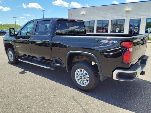 Used 2023 Chevrolet Silverado 2500 LT image 3