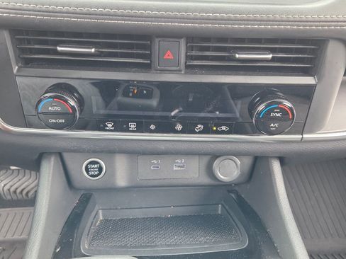 Used 2023 Nissan Rogue SV FWD image 19