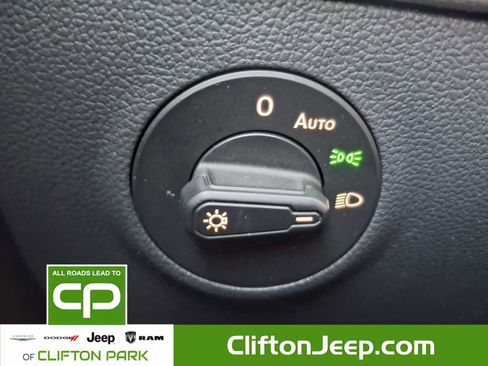 Used 2023 Volkswagen Taos SE image 24