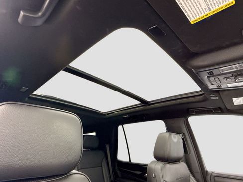 Used 2022 GMC Yukon Denali w/ Denali Premium Package image 17