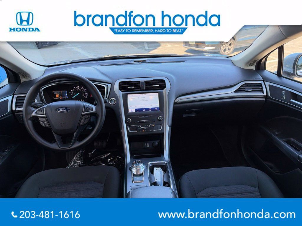 Used 2020 Ford Fusion SE FWD image 12