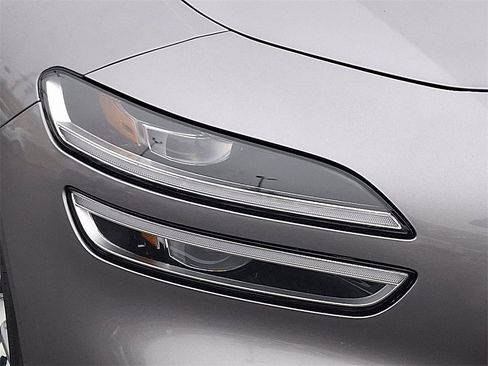 Used 2023 Genesis G70 2.0T image 10