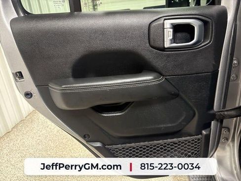 Used 2021 Jeep Wrangler Unlimited Sahara w/ Uconnect 4C Nav & Sound Group AWD/4WD image 26