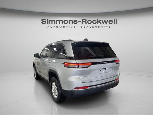 Used 2023 Jeep Grand Cherokee Laredo w/ Luxury Tech Group I AWD/4WD image 3