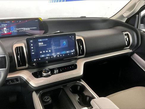 New 2025 Ford Expedition Max Active image 7