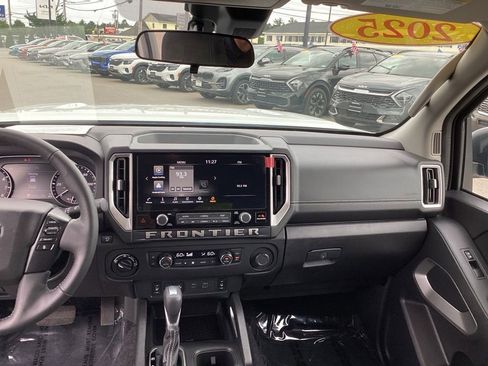Used 2025 Nissan Frontier SV w/ SV Convenience Package AWD/4WD image 13