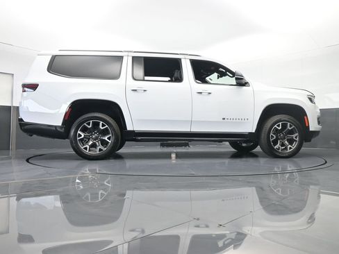 Used 2023 Jeep Wagoneer L Series III w/ Preferred Equipment Group image 67