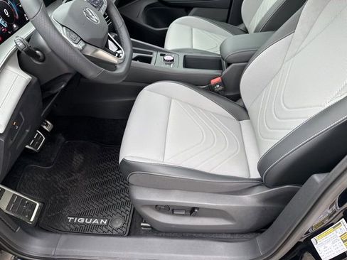 New 2026 Volkswagen Tiguan SE R-Line image 11