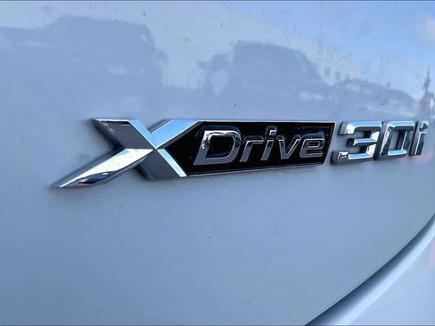 Used 2024 BMW X4 xDrive30i w/ Premium Package image 11