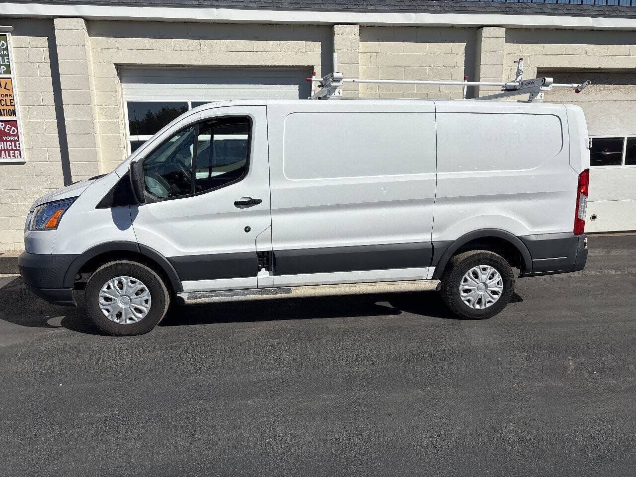 Used 2018 Ford Transit 250 130 Low Roof w/ Exterior Upgrade Package RWD image 5