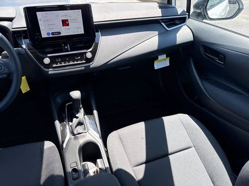 Used 2026 Toyota Corolla LE FWD image 5