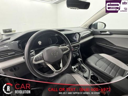 Used 2022 Volkswagen Taos SEL w/ Panoramic Sunroof Package image 15