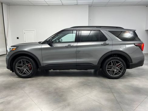 Used 2025 Ford Explorer ST-Line w/ ST-Line Street Pack image 4
