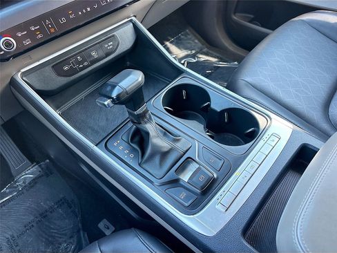 Used 2025 Kia Carnival FWD image 20