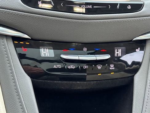 Used 2017 Cadillac XT5 Luxury image 24