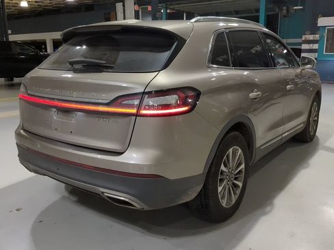 Used 2019 Lincoln Nautilus Select AWD/4WD image 8