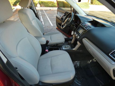 Used 2018 Subaru Forester 2.5i w/ Alloy Wheel Package image 28