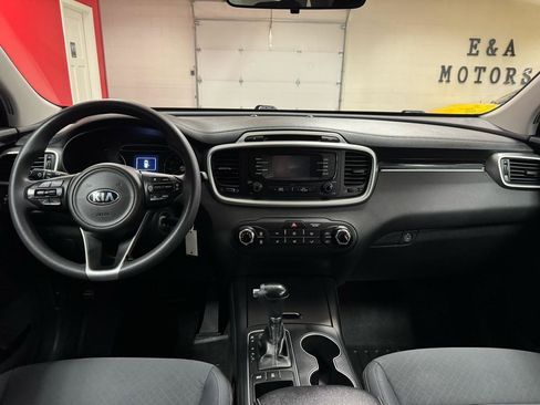 Used 2017 Kia Sorento AWD image 25