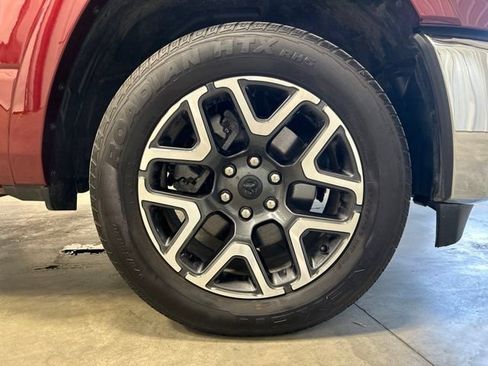 Used 2025 RAM 1500 Laramie AWD/4WD image 11