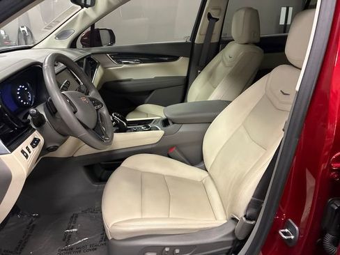 Certified 2023 Cadillac XT6 Premium Luxury w/ Technology Package FWD image 9