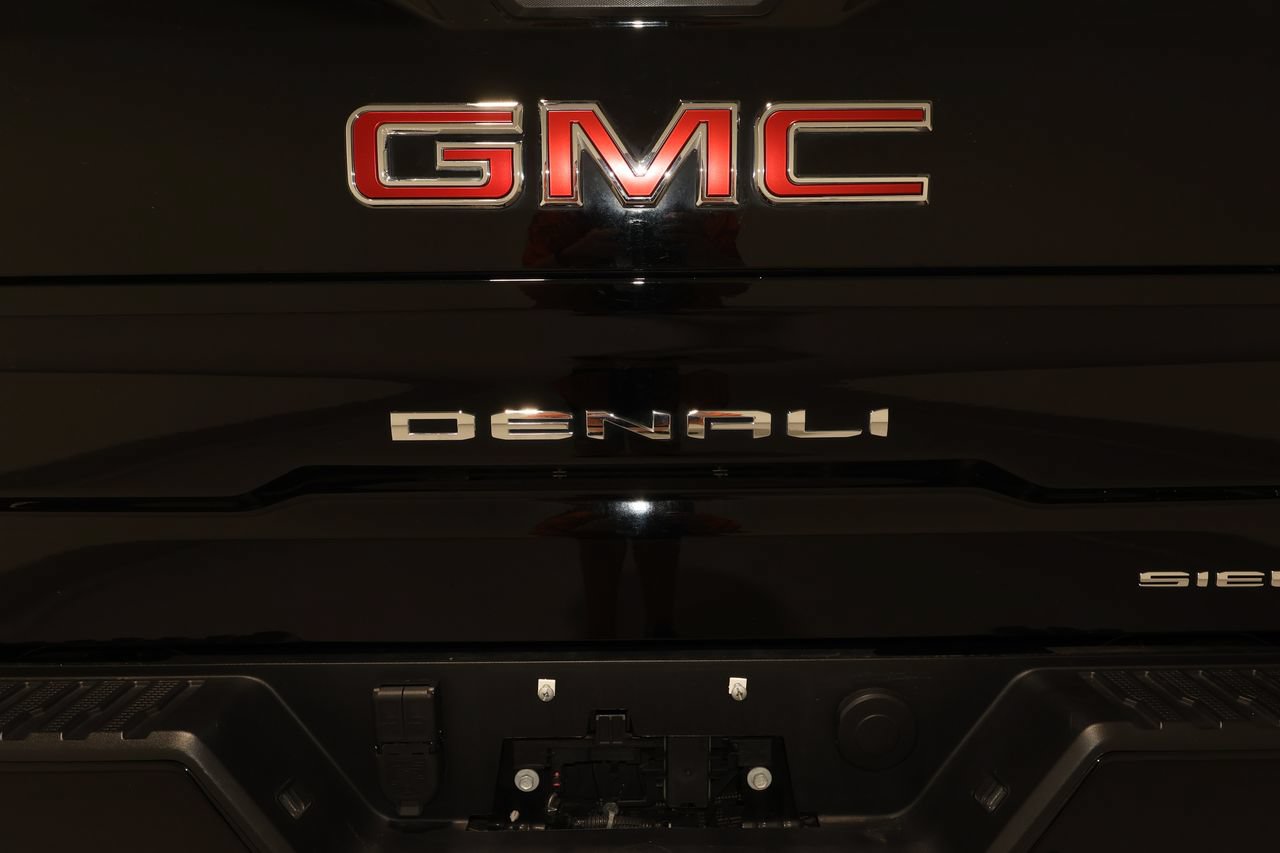 Certified 2025 GMC Sierra 1500 Denali w/ Denali Reserve Package AWD/4WD image 39