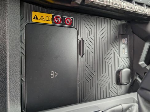 Used 2025 Toyota Tacoma TRD Sport w/ TRD Sport Upgrade Package image 26