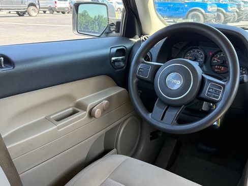 Used 2014 Jeep Patriot Sport AWD/4WD image 11