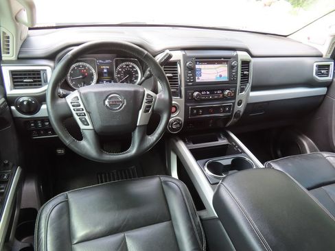 Used 2017 Nissan Titan PRO-4X w/ Pro-4x Convenience Package AWD/4WD image 4