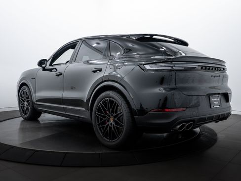 New 2026 Porsche Cayenne S image 3