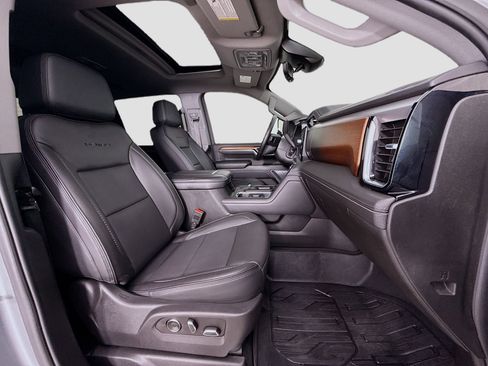 Used 2024 GMC Sierra 3500 Denali w/ Technology Package image 30