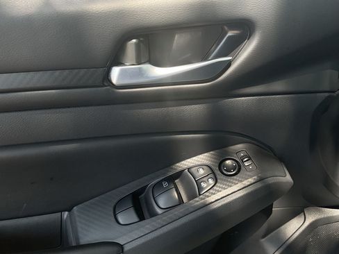 Used 2025 Nissan Altima 2.5 SV FWD image 21