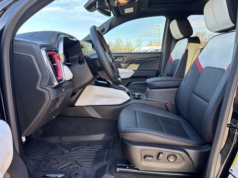 Used 2024 GMC Canyon AT4X image 16