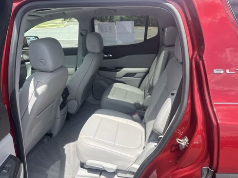 Certified 2021 GMC Acadia SLT FWD image 8