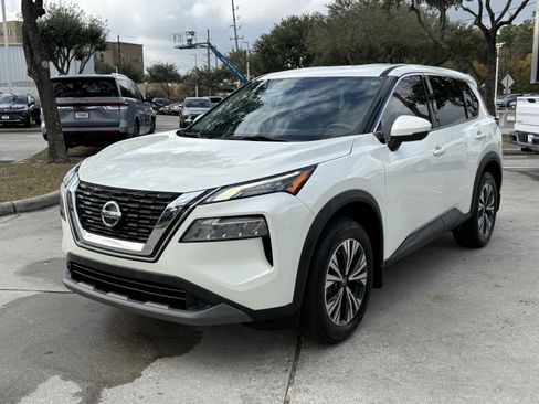 Used 2021 Nissan Rogue SV image 9