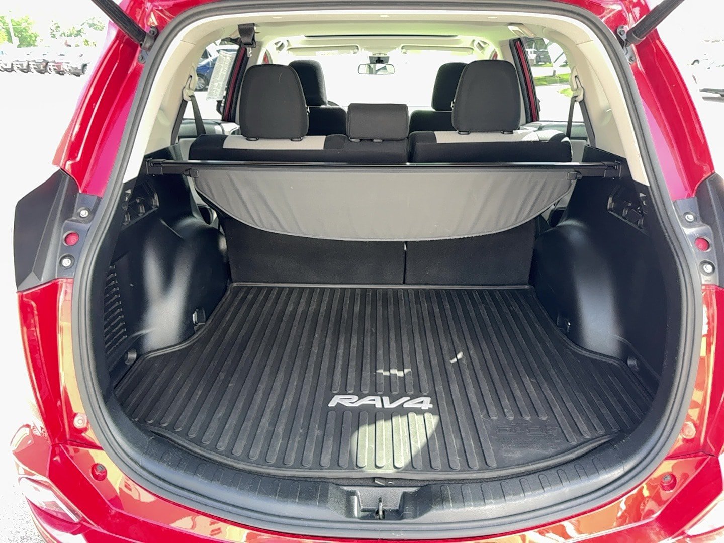 Used 2017 Toyota RAV4 XLE w/ All Weather Liner Package AWD/4WD image 17