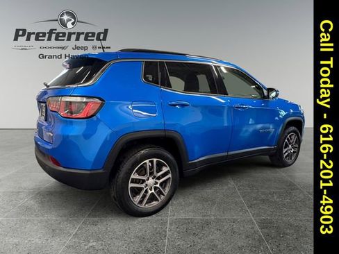 Used 2017 Jeep Compass Latitude w/ Cold Weather Group image 17