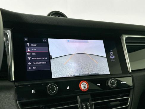 Certified 2025 Porsche Macan AWD/4WD image 23
