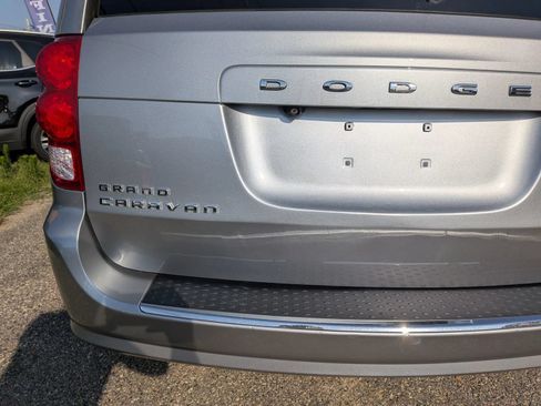 Used 2019 Dodge Grand Caravan SXT FWD image 11