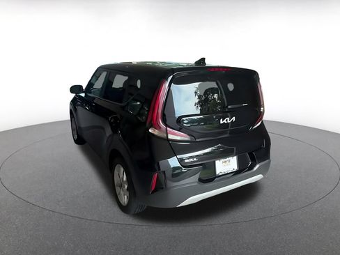 Used 2025 Kia Soul LX w/ LX Technology Package FWD image 14
