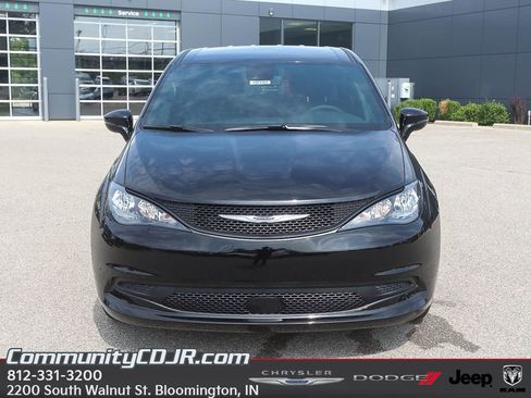 New 2025 Chrysler Voyager LX FWD image 10