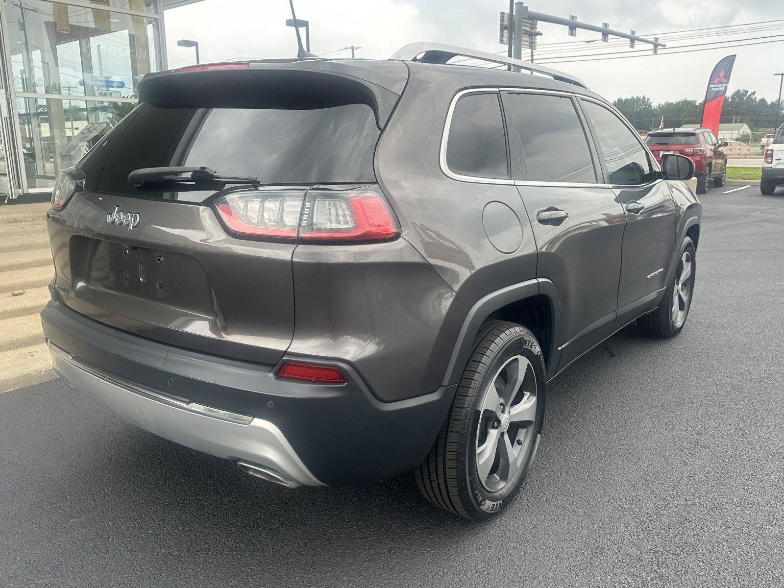 Used 2019 Jeep Cherokee Limited AWD/4WD image 12