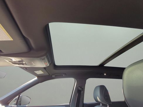 Used 2024 Volkswagen Tiguan SEL R-Line image 25