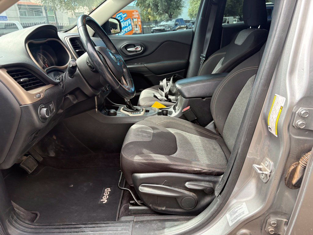 Used 2017 Jeep Cherokee Sport AWD/4WD image 8