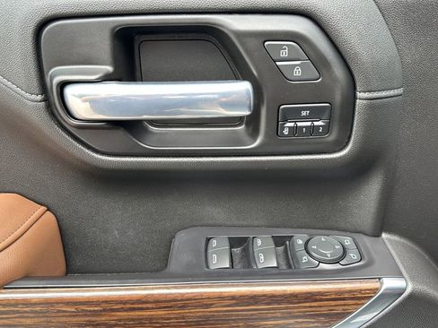 Used 2021 Chevrolet Silverado 1500 High Country w/ Technology Package image 8