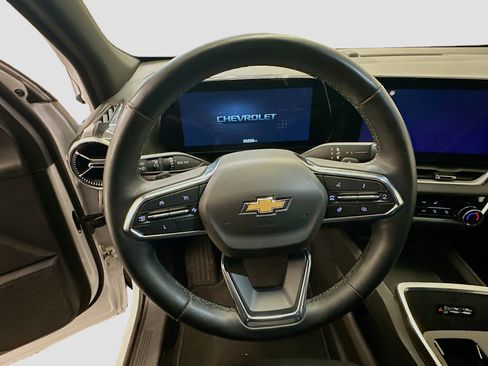 Used 2025 Chevrolet Equinox LT w/ Convenience Package II image 18