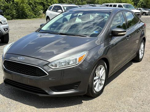 Used 2016 Ford Focus SE FWD image 1