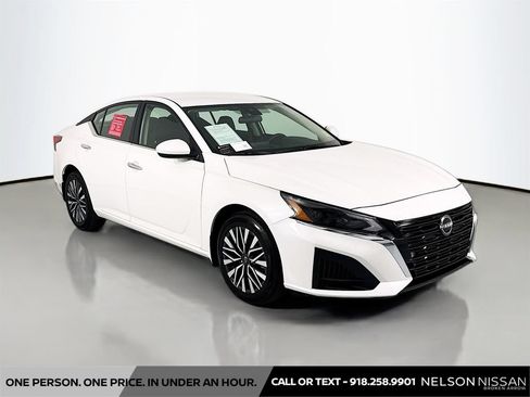 Certified 2023 Nissan Altima 2.5 SV AWD/4WD image 3