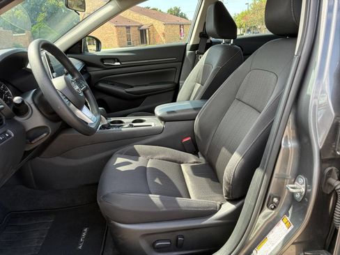 Used 2025 Nissan Altima 2.5 SV FWD image 22